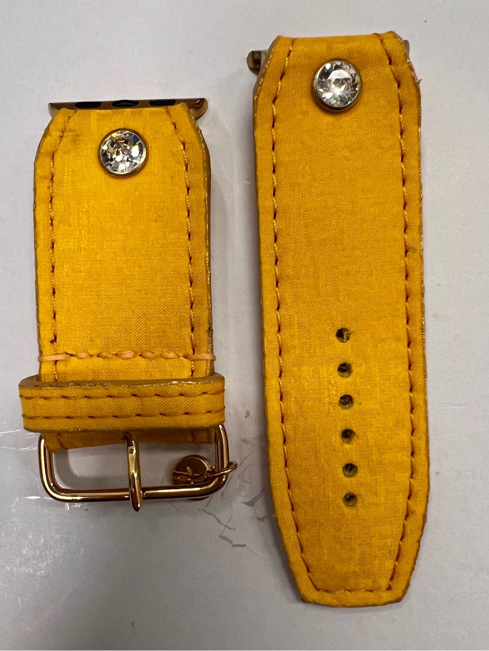 Fendi Yellow Spark*l band for Apple Watch
Small apple adapters - Picture 2 of 4